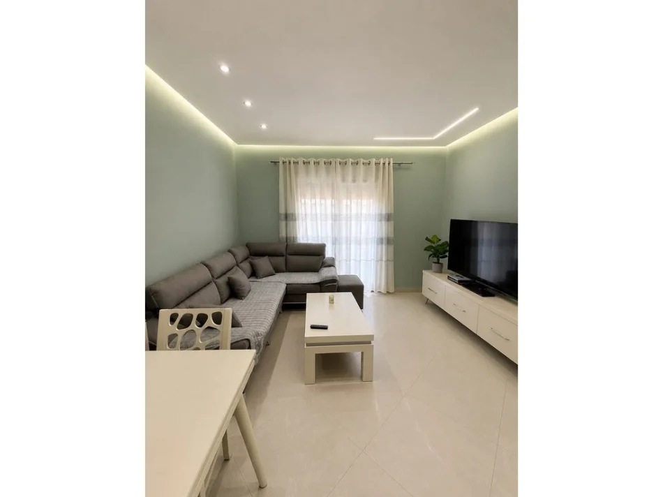 Tirane, jepet me qera apartament 1+1 Kati 3, 55 m² 600 € (Rruga Bardhyl)