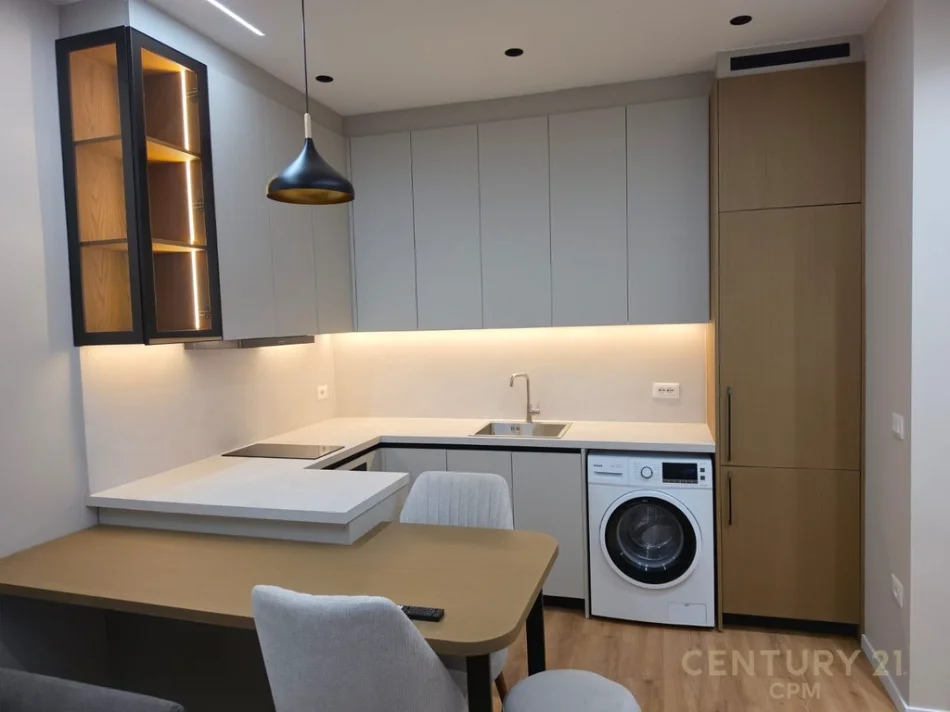 Tirane, jepet me qera apartament 1+1 Kati 4, 60 m² 750 € (Apartament 1+1+P për Qira tek Ish Blloku, Tiranë - 750€)