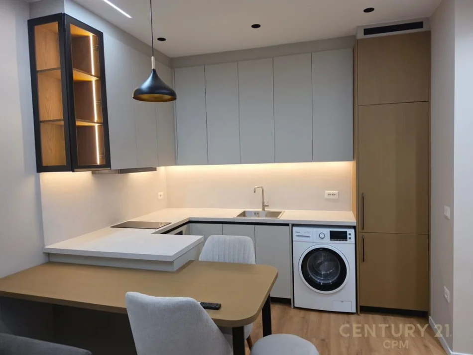Tirane, jepet me qera apartament 1+1 Kati 4, 60 m² 750 € (Blloku)