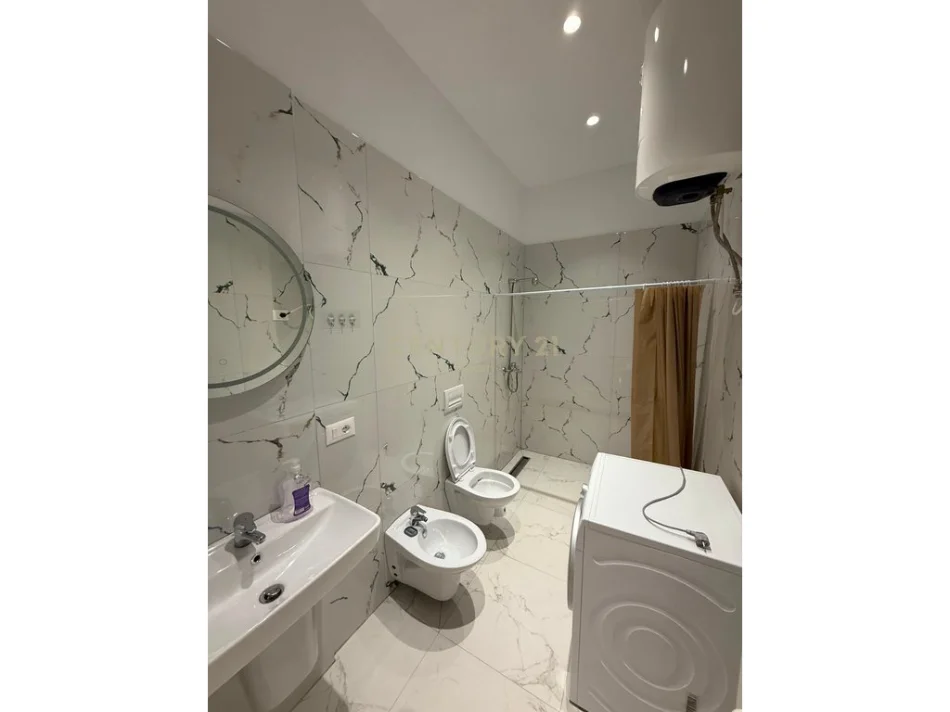 Tirane, jepet me qera apartament 2+1 Kati 2, 99 m² 600 € 