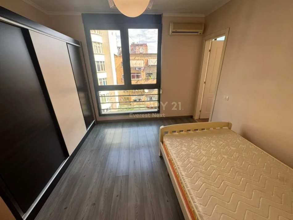Tirane, jepet me qera apartament 2+1 Kati 5, 89 m² 1.000 € 