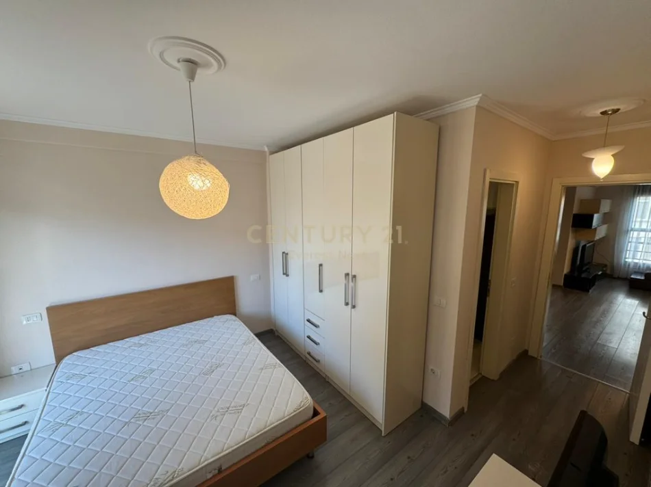 Tirane, jepet me qera apartament 2+1 Kati 5, 89 m² 1.000 € 