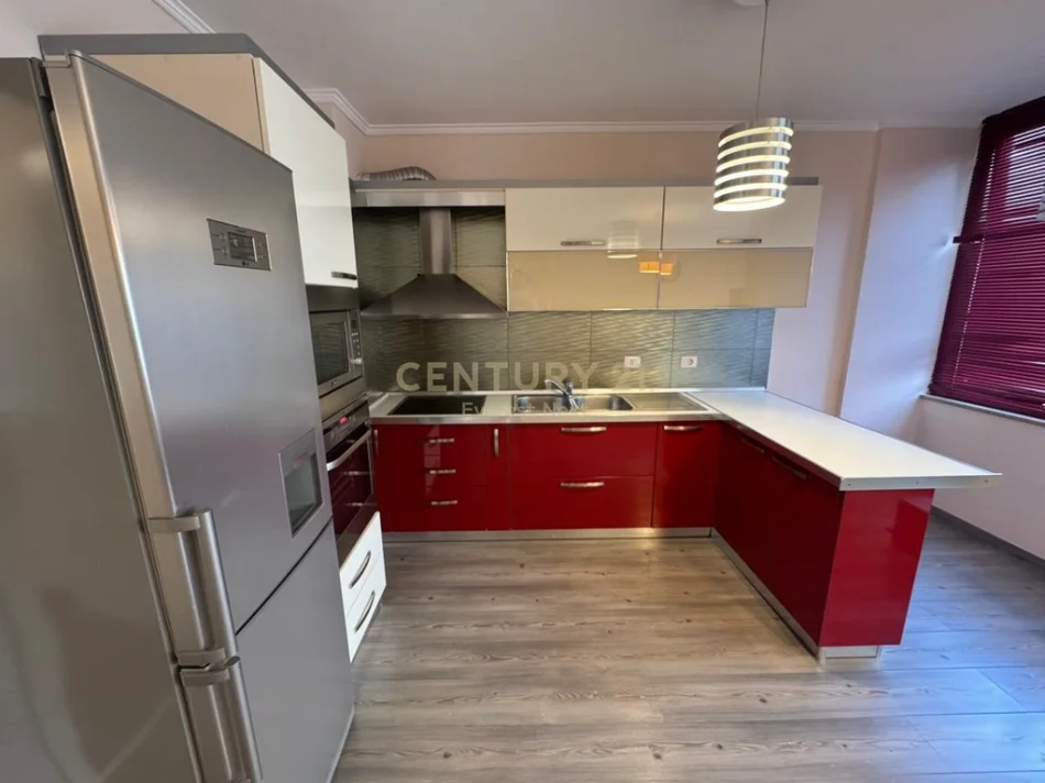 Tirane, jepet me qera apartament 2+1 Kati 5, 89 m² 1.000 € 