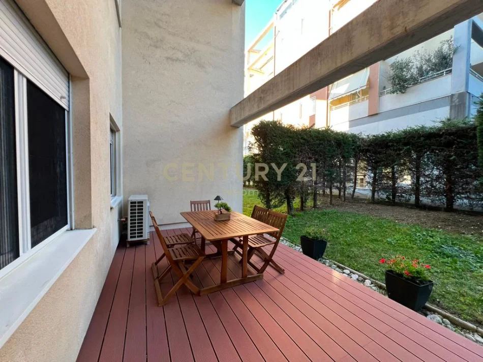 Tirane, jepet me qera apartament 2+1 Kati 1, 169 m² 1.700 € (sauk)