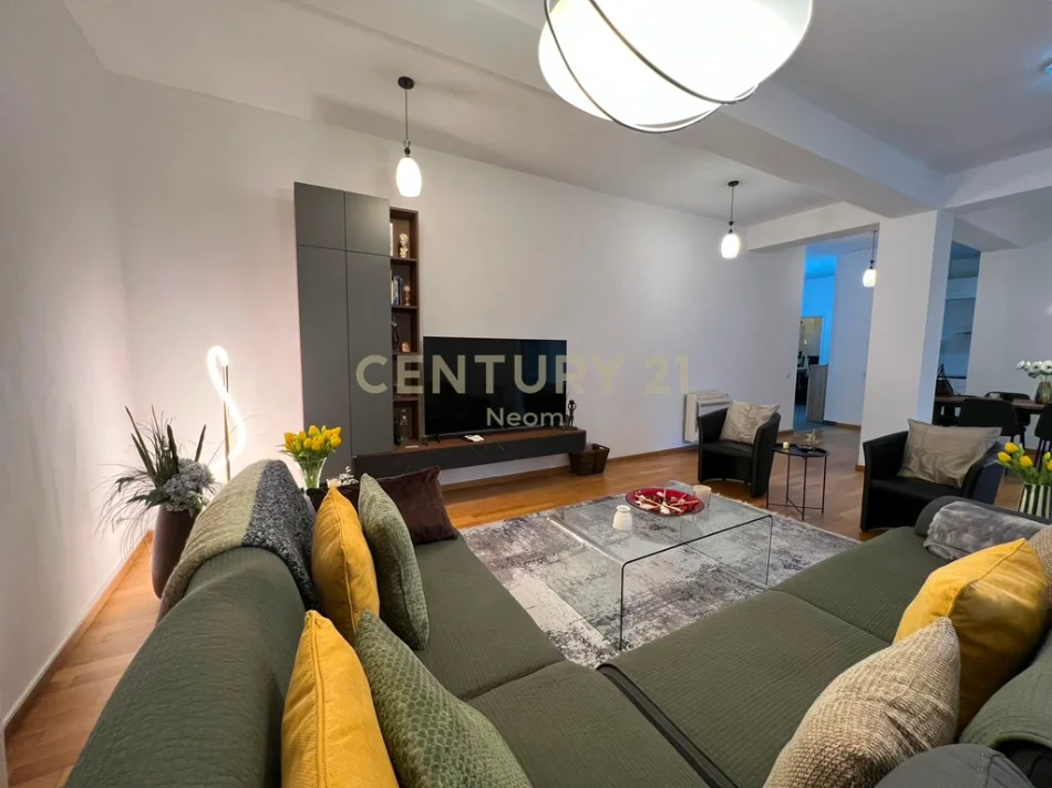 Tirane, jepet me qera apartament 2+1 Kati 1, 169 m² 1.700 € (sauk)