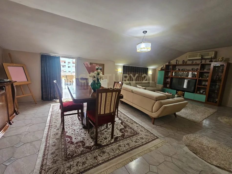 Tirane, shitet apartament 2+1+Ballkon Kati 4, 148 m² 285.000 € 