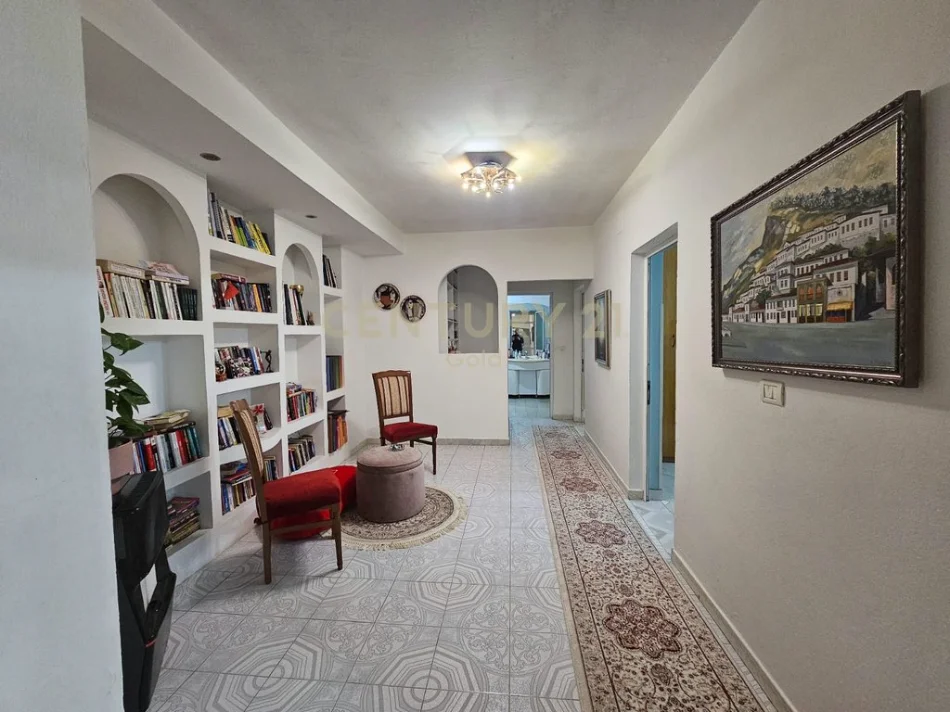 Tirane, shitet apartament 2+1+Ballkon Kati 4, 148 m² 285.000 € 