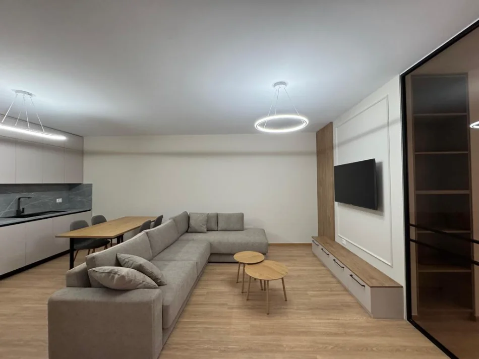Tirane, jepet me qera apartament 1+1 Kati 1, 93 m² 750 € (kopshti botanik)