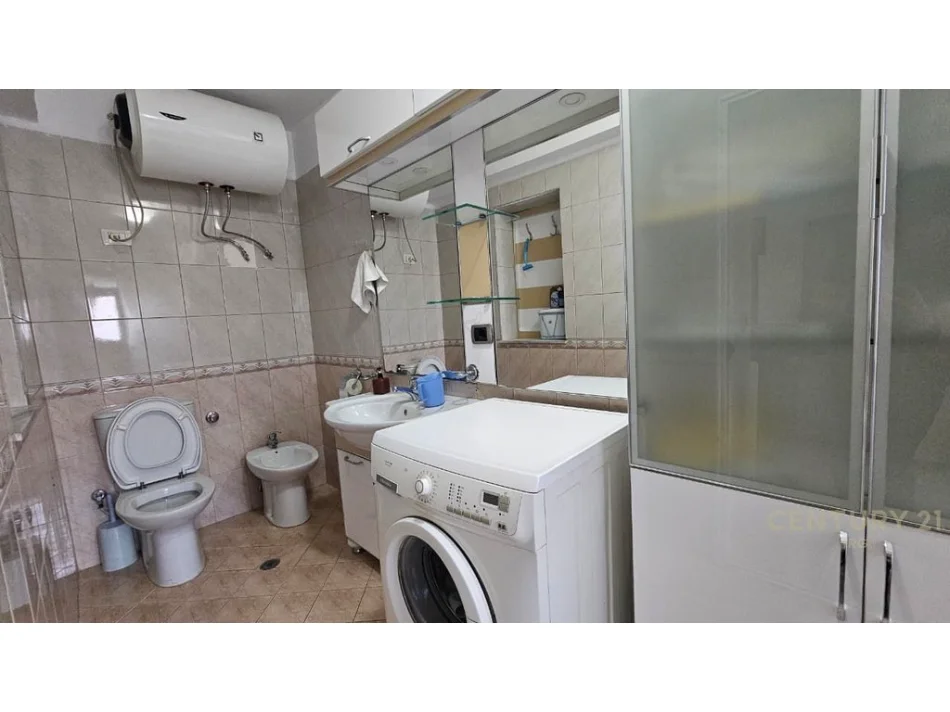 Tirane, shitet apartament 2+1 Kati 3, 73 m² 180.000 € (ali demi fusha e sportit)