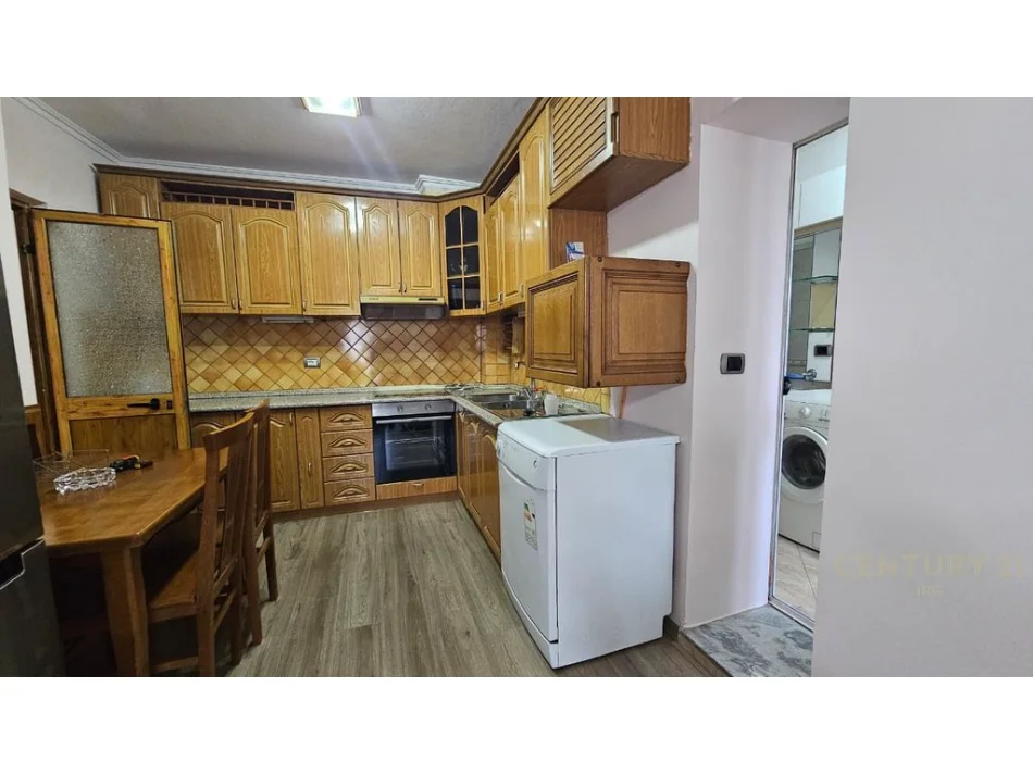 Tirane, shitet apartament 2+1 Kati 3, 73 m² 180.000 € (Ali Demi)