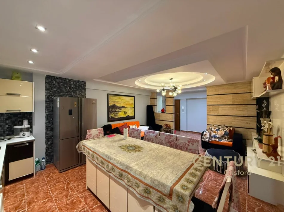 Tirane, shitet apartament 2+1 Kati 10, 107 m² 175.000 € (laprake)