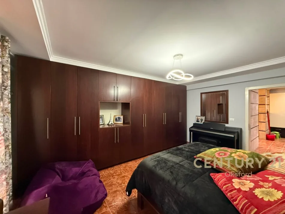 Tirane, shitet apartament 2+1 Kati 10, 107 m² 175.000 € (laprake)