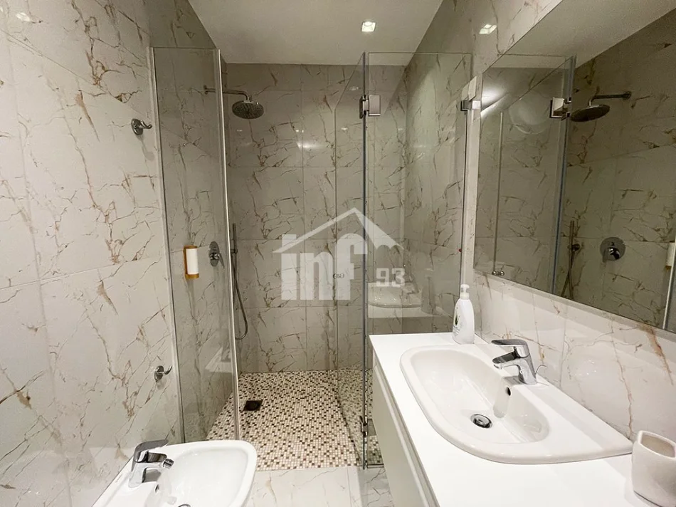 Tirane, shitet apartament 4+1 Kati 4, 216 m² 777.000 € (RRUGA E “BARRIKADAVE”, PRANE GJIMNAZIT “SAMI FRASHERI”)