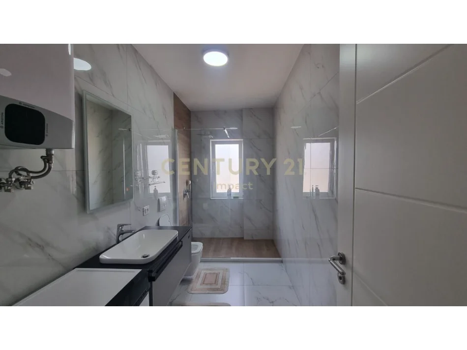 Tirane, jepet me qera apartament 2+1 Kati 6, 102 m² 800 € (ish parku)