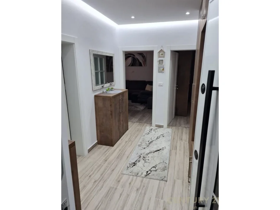 Tirane, jepet me qera apartament 2+1 Kati 4, 75 m² 600 € (restorant durresi)
