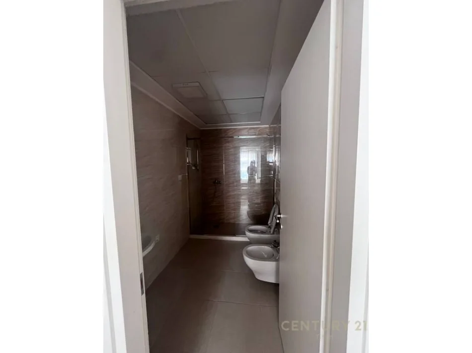 Tirane, jepet me qera apartament 2+1+Ballkon Kati 4, 95 m² 850 € (don bosko)