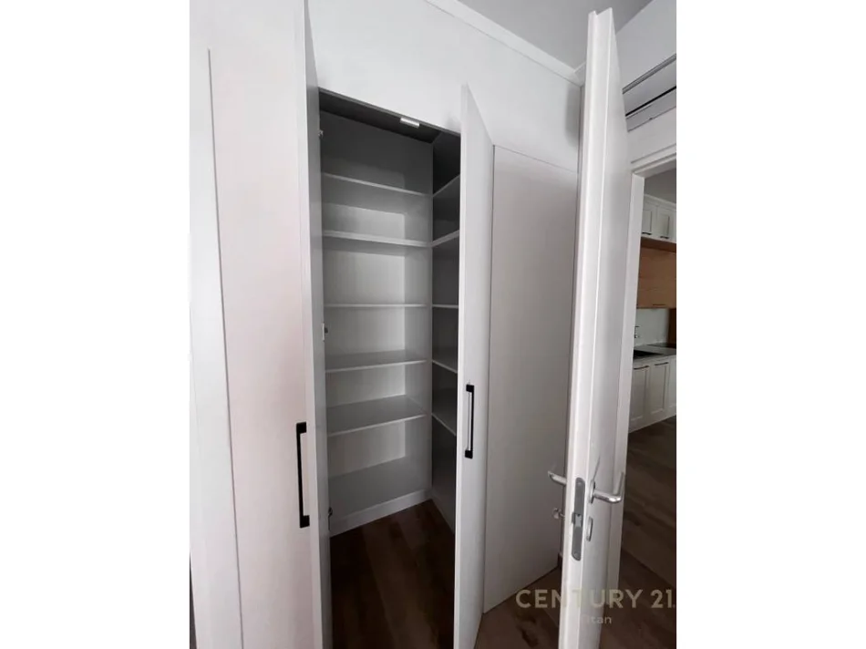 Tirane, jepet me qera apartament 2+1+Ballkon Kati 4, 95 m² 850 € (don bosko)
