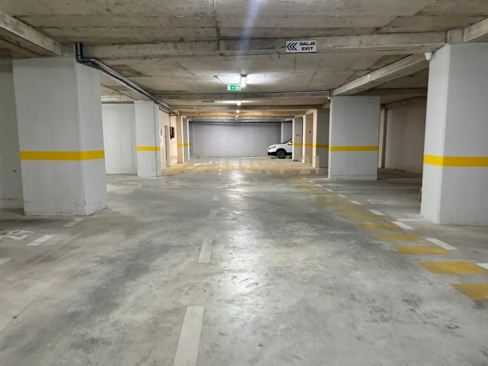 Tirane, jepet me qera apartament 2+1+Ballkon Kati 5, 109 m² 1.300 € (pazari i ri hoxha tahsim)