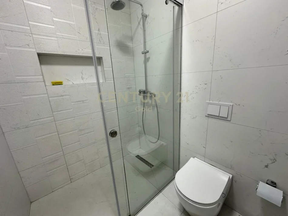 Tirane, jepet me qera apartament 2+1+Ballkon Kati 5, 110 m² 1.300 € 