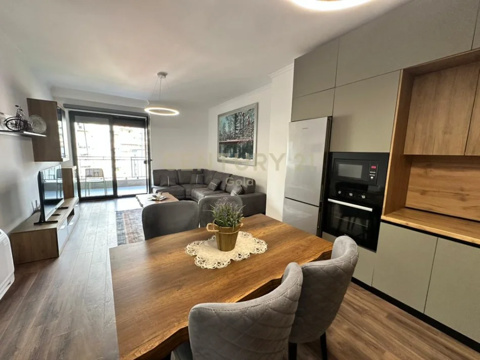 Tirane, jepet me qera apartament 2+1+Ballkon Kati 5, 109 m² 1.300 € (pazari i ri hoxha tahsim)