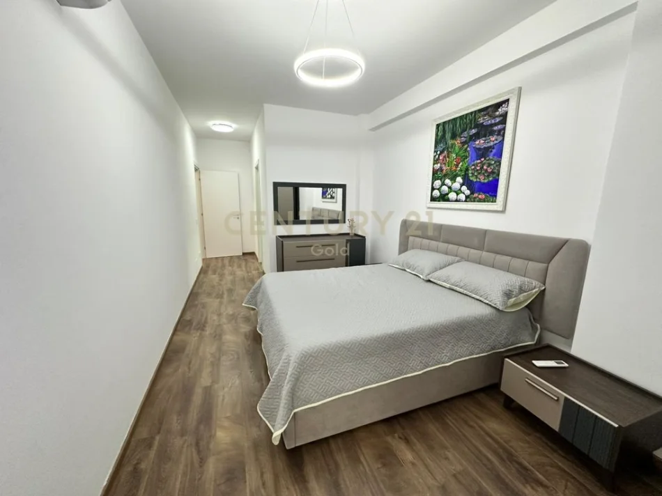 Tirane, jepet me qera apartament 2+1+Ballkon Kati 5, 110 m² 1.300 € (pazari i ri)