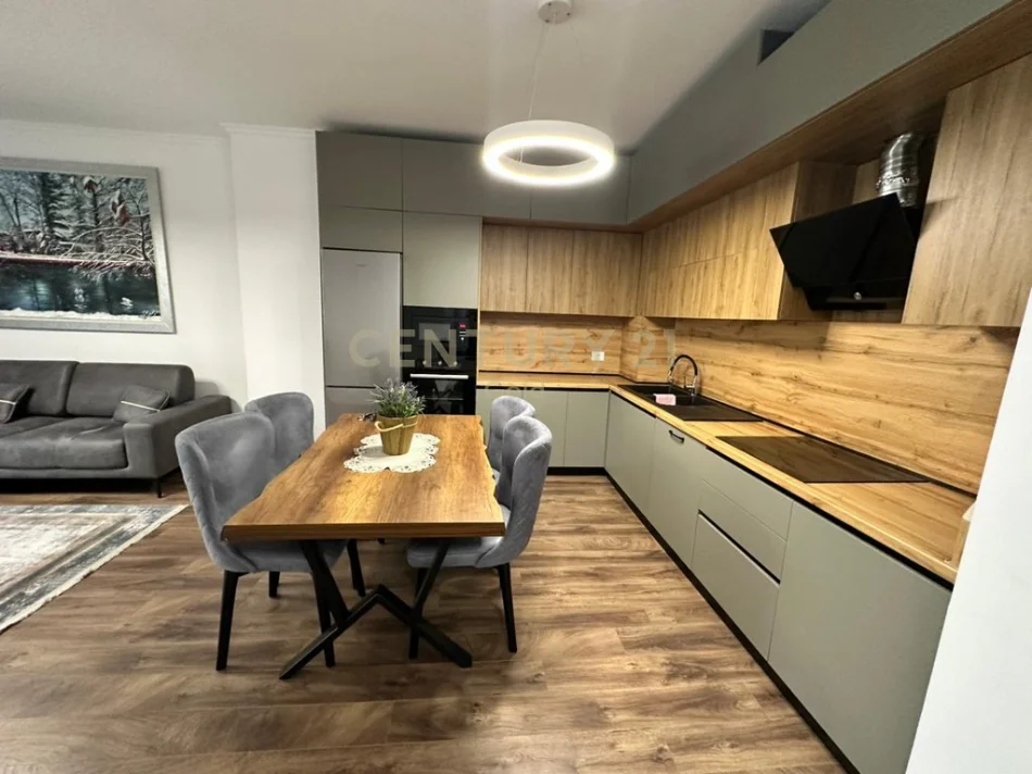 Tirane, jepet me qera apartament 2+1+Ballkon Kati 5, 110 m² 1.300 € (pazari i ri)