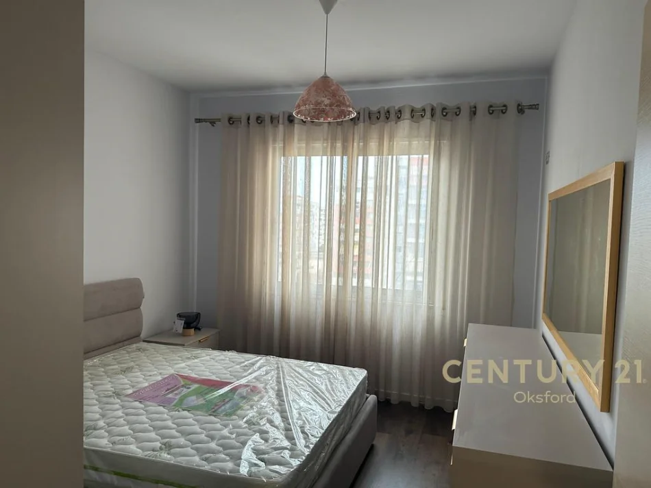Tirane, jepet me qera apartament 1+1 Kati 5, 62 m² 500 € (unaza e re hotel marinaj)