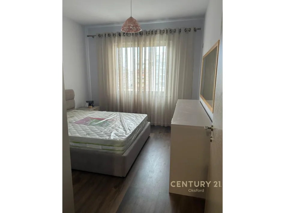 Tirane, jepet me qera apartament 1+1 Kati 5, 62 m² 500 € (unaza e re hotel marinaj)