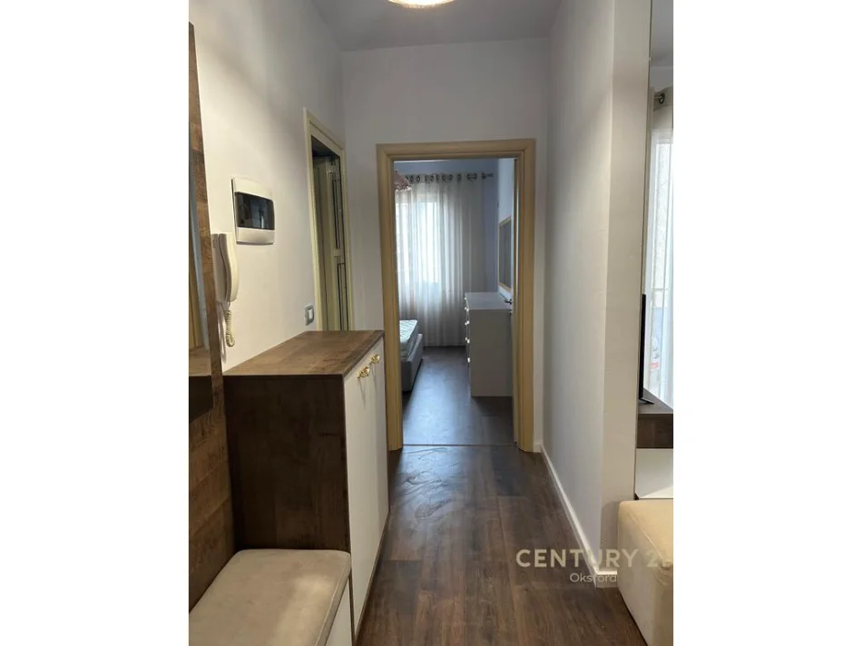 Tirane, jepet me qera apartament 1+1 Kati 5, 62 m² 500 € (unaza e re hotel marinaj)
