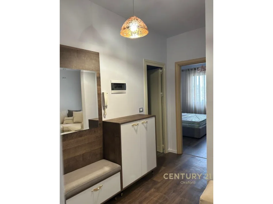 Tirane, jepet me qera apartament 1+1 Kati 5, 62 m² 500 € (unaza e re hotel marinaj)