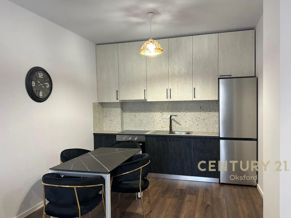 Tirane, jepet me qera apartament 1+1 Kati 5, 62 m² 500 € (unaza e re hotel marinaj)