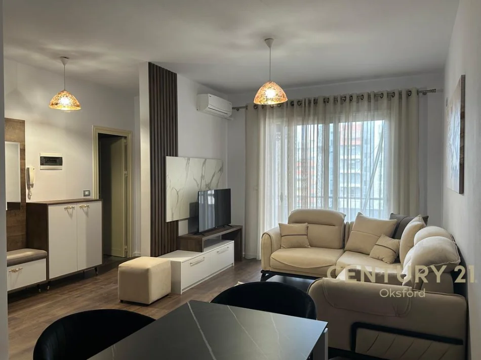 Tirane, jepet me qera apartament 1+1 Kati 5, 62 m² 500 € (unaza e re hotel marinaj)