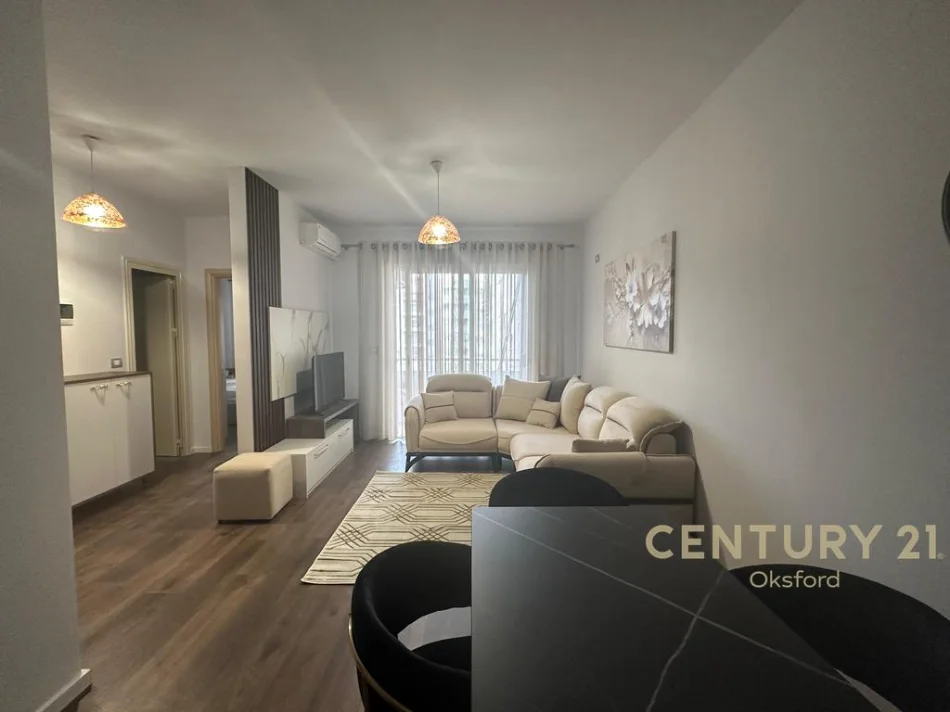 Tirane, jepet me qera apartament 1+1 Kati 5, 62 m² 500 € (unaza e re hotel marinaj)