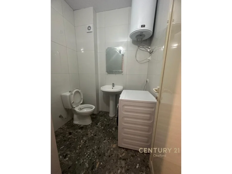 Tirane, jepet me qera apartament 1+1 Kati 5, 62 m² 500 € (unaza e re hotel marinaj)