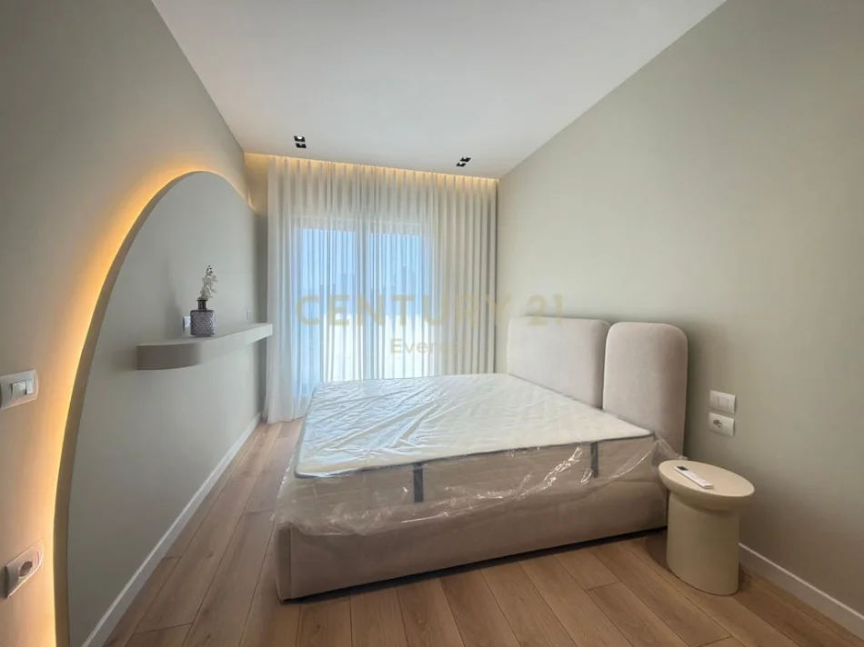 Tirane, jepet me qera apartament 1+1 Kati 7, 65 m² 900 € (rruga e barrikadave)