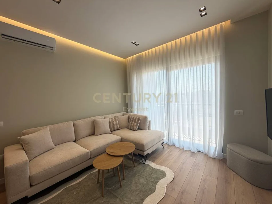 Tirane, jepet me qera apartament 1+1 Kati 7, 65 m² 900 € (rruga e barrikadave)