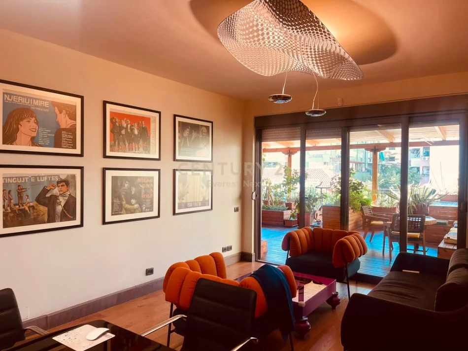 Tirane, jepet me qera zyre Kati 1, 175 m² 2.000 € (Bllok)