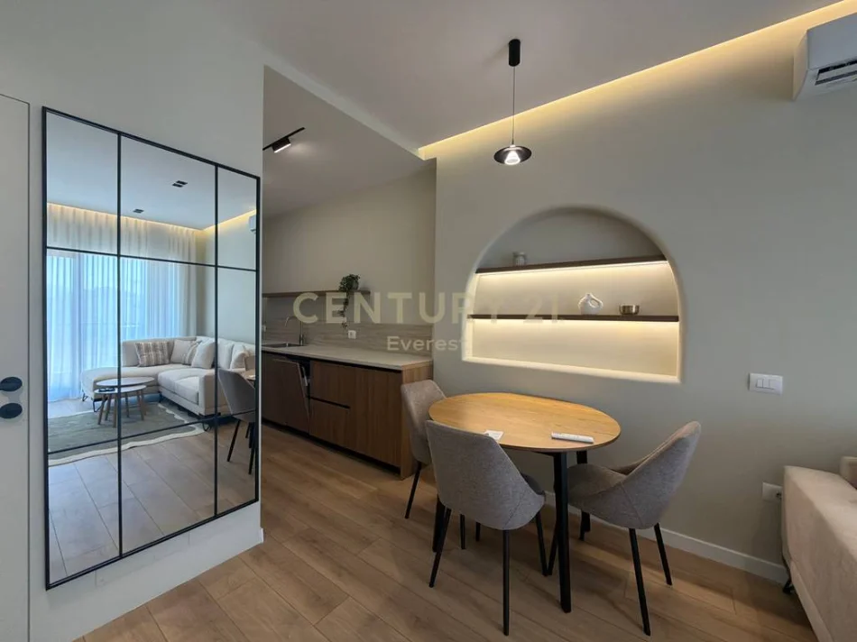 Tirane, jepet me qera apartament 1+1 Kati 7, 65 m² 900 € (rruga e barrikadave)