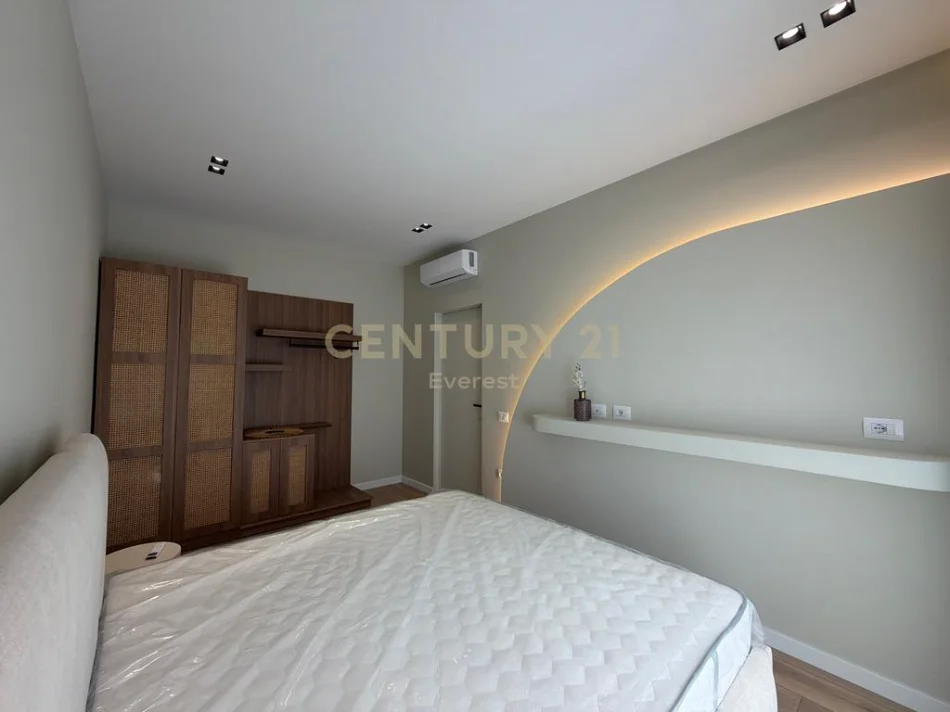 Tirane, jepet me qera apartament 1+1 Kati 7, 65 m² 900 € (rruga e barrikadave)