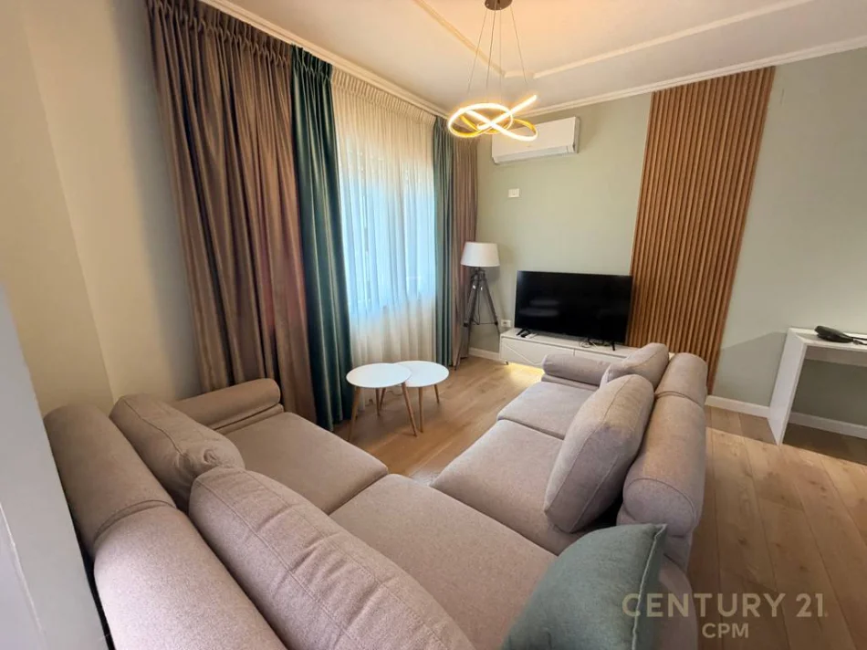 Tirane, jepet me qera apartament 2+1 Kati 2, 96 m² 950 € (kristal center)