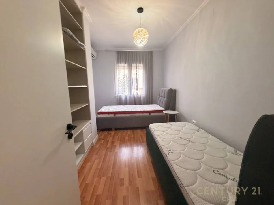 Tirane, jepet me qera apartament 2+1+Ballkon Kati 2, 96 m² 950 € 