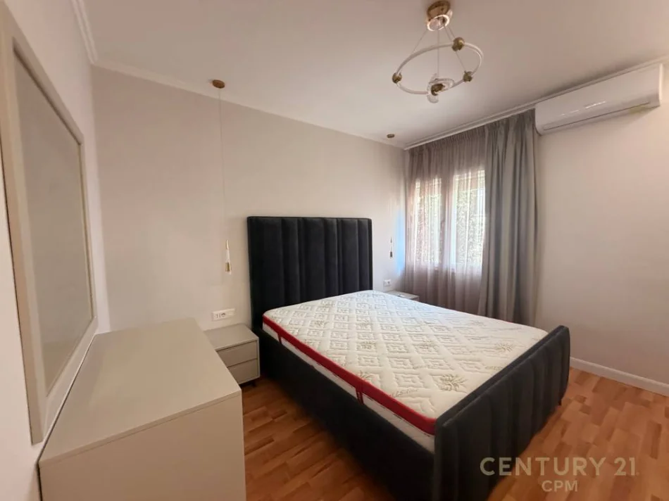 Tirane, jepet me qera apartament 2+1 Kati 2, 96 m² 950 € (kristal center)