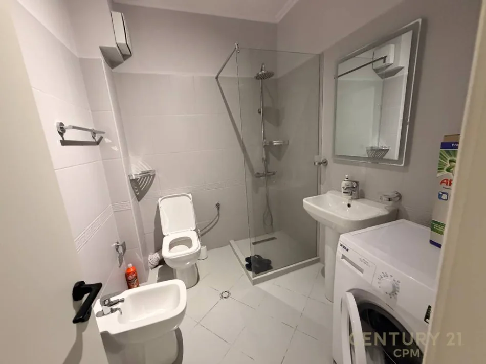 Tirane, jepet me qera apartament 2+1 Kati 2, 96 m² 950 € (kristal center)