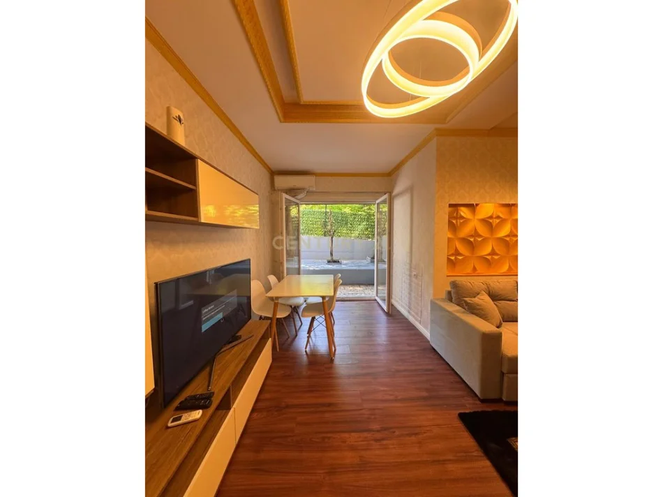 Tirane, jepet me qera apartament 2+1 Kati 0, 82 m² 750 € (liqeni i thate radisson)