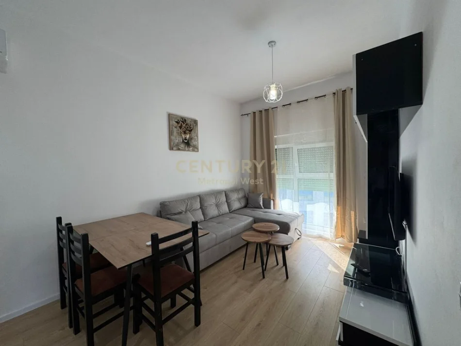 Tirane, jepet me qera apartament 2+1+Ballkon Kati 5, 72 m² 550 € (Ali Demi)