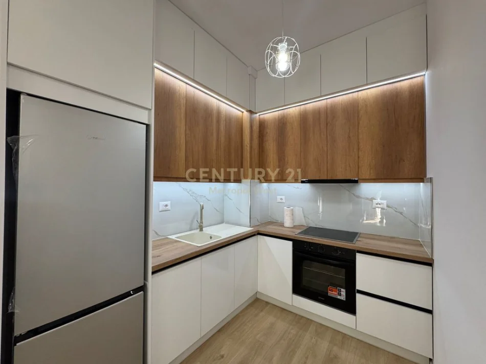 Tirane, jepet me qera apartament 2+1+Ballkon Kati 5, 72 m² 550 € (Ali Demi)