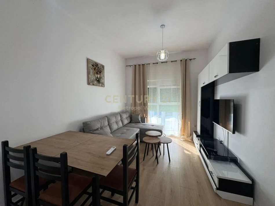 Tirane, jepet me qera apartament 2+1+Ballkon Kati 5, 72 m² 550 € (Ali Demi)