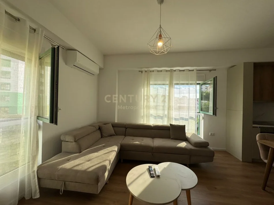 Tirane, jepet me qera apartament 2+1 Kati 4, 100 m² 500 € 