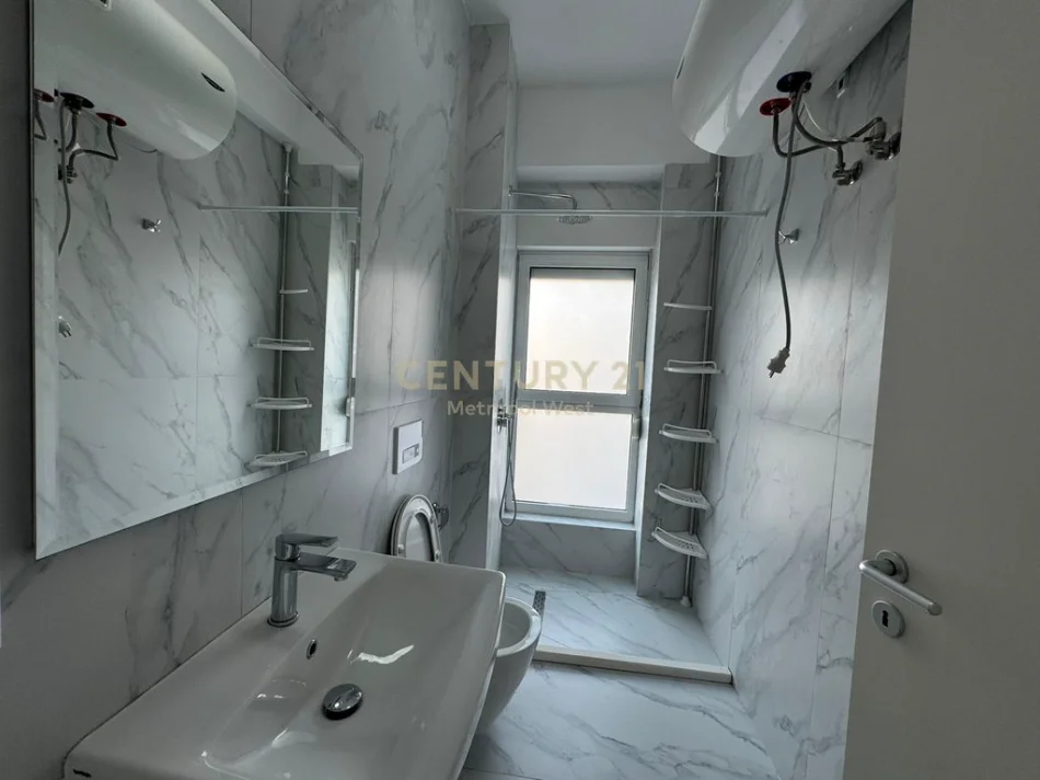 Tirane, jepet me qera apartament 2+1 Kati 4, 100 m² 500 € 