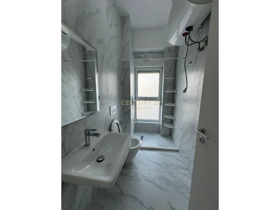 Tirane, jepet me qera apartament 2+1+Ballkon Kati 4, 100 m² 500 € (Rezidenca Kaimi, Ali Demi)